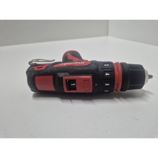 Milwaukee M12 BDDX akumuliatorinis gręžtuvas-suktuvas 12 V