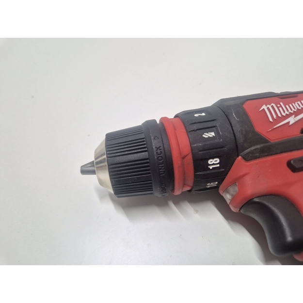 Milwaukee M12 BDDX akumuliatorinis gręžtuvas-suktuvas 12 V